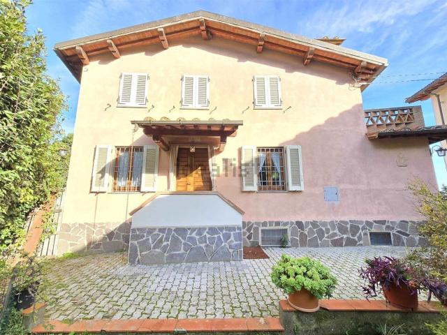 Rustico in vendita a Camaiore, Toscana