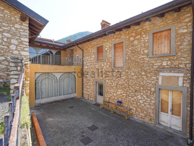 Rustico in vendita a Adrara San Martino, Lombardia