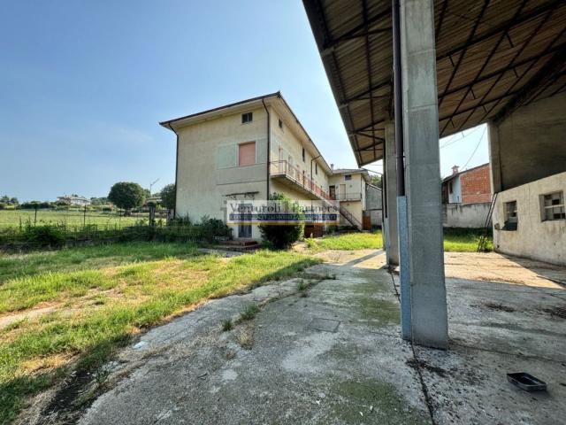 Rustico in vendita a Lonato, Lombardia