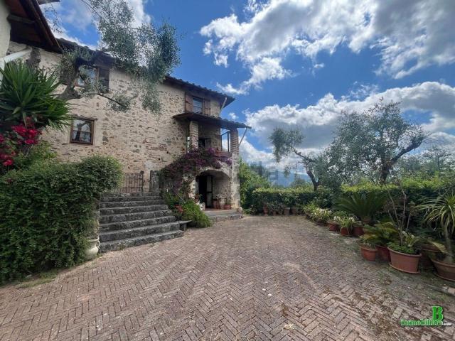 Rustico in vendita a Camaiore, Toscana