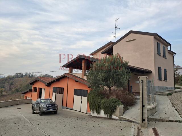 Rustico in vendita a Pietra De' Giorgi, Lombardia
