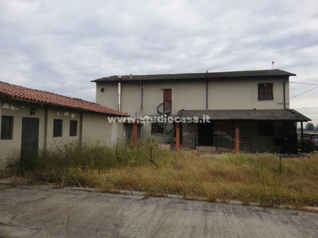Rustico in vendita a Castelleone, Lombardia