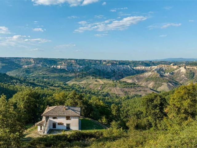 Rustico in vendita a Bagnoregio, Lazio