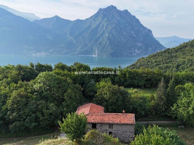 Rustico in vendita a Castro, Lombardia