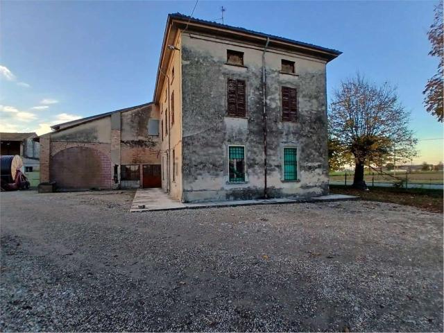 Rustico in vendita a Cadeo, Reggio Emilia
