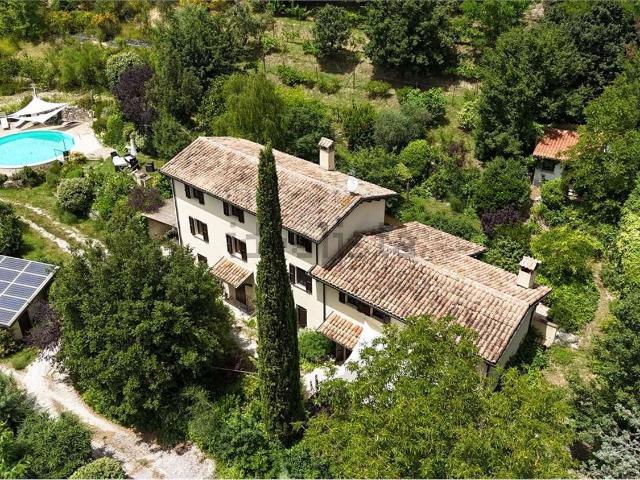 Rustico in vendita a Cerqueto, Gualdo Tadino