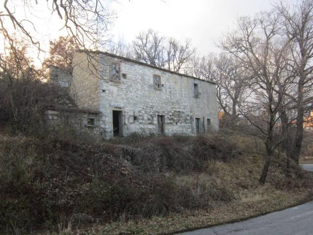 Rustico in vendita a Belmonte Del Sannio, Molise