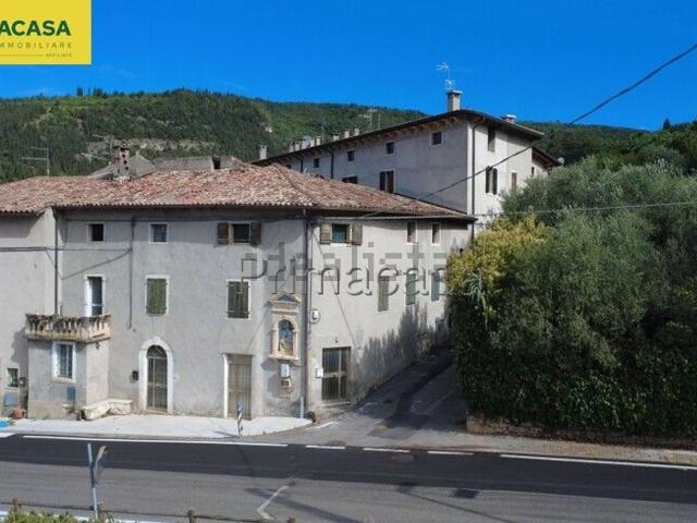 Rustico in vendita a Fumane, Veneto