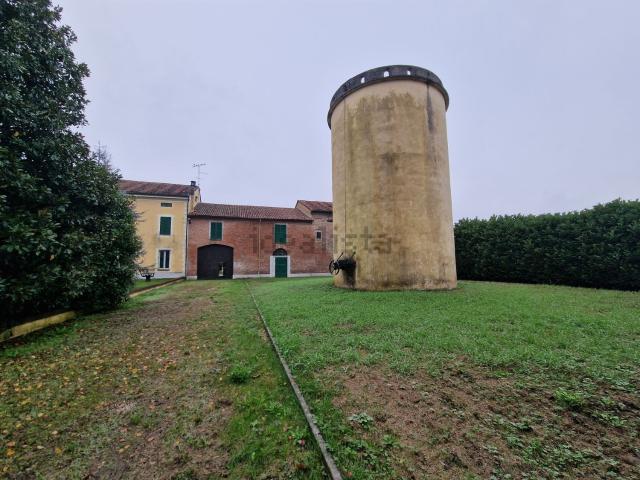 Rustico in vendita a Rivarolo Del Re, Lombardia
