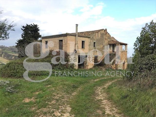 Rustico in vendita a Colle in Su, Marche