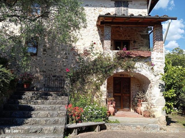 Rustico in vendita a Montebello, Camaiore