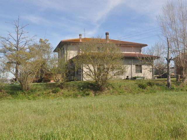 Rustico in vendita a Crespina Lorenzana, Laura