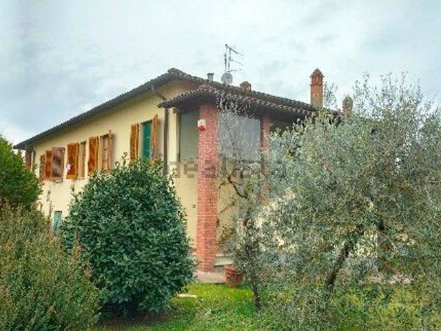 Rustico in vendita a Noferi-Lavatoio, Montevarchi