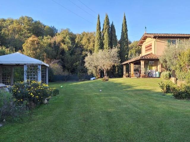 Rustico in vendita a Capezzano Pianore, Camaiore