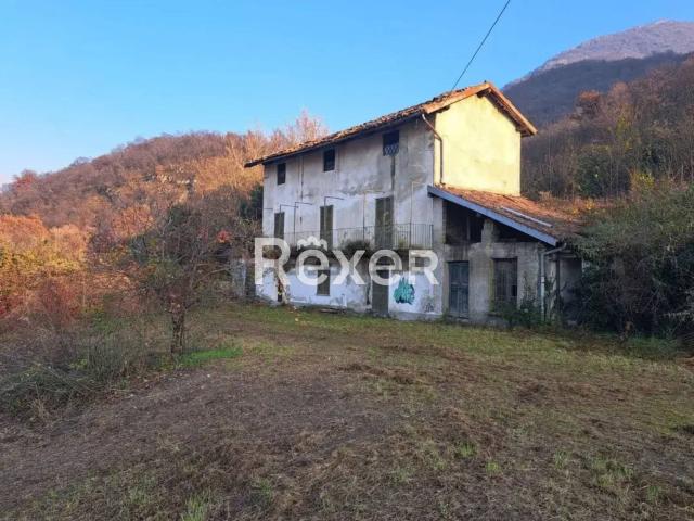 Rustico in vendita a Valmadrera, Lombardia