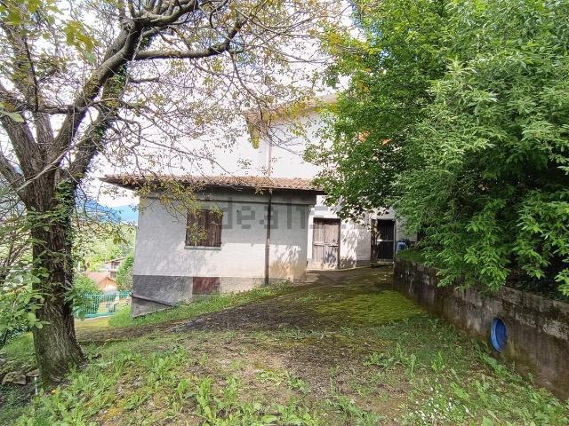 Rustico in vendita a Nembro, Lombardia