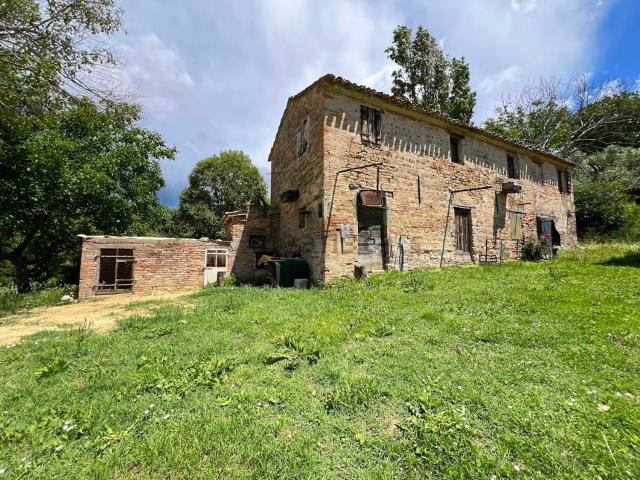 Rustico in vendita a Castello, Marche
