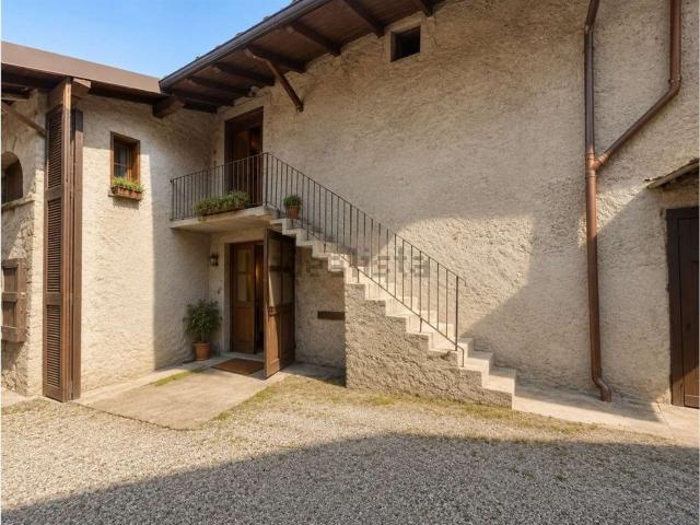 Rustico in vendita a Cioss, Annone di Brianza
