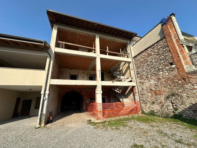Rustico in vendita a Bedizzole, Lombardia