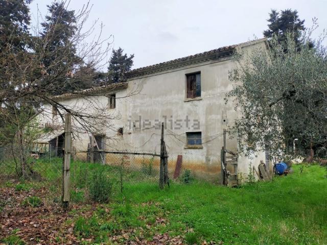 Rustico in vendita a Vallefoglia, Marche