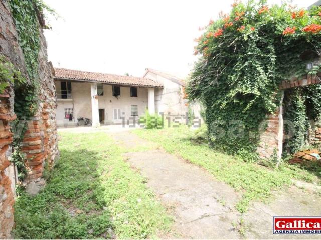 Rustico in vendita a Castrezzato, Lombardia
