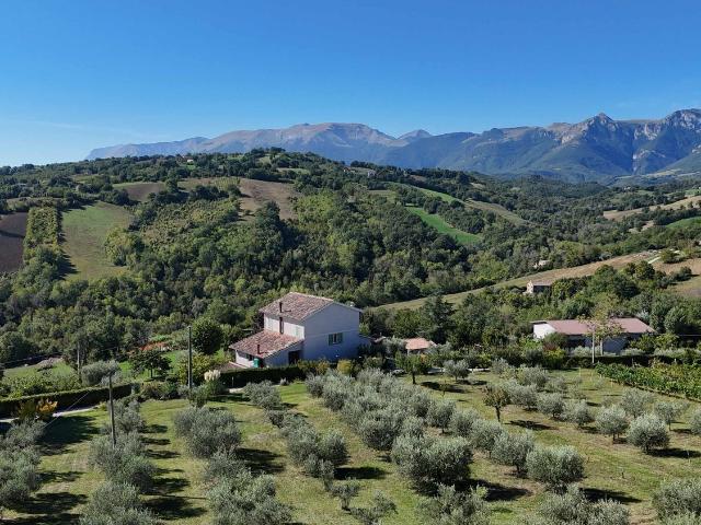 Rustico in vendita a Marche, Macerata
