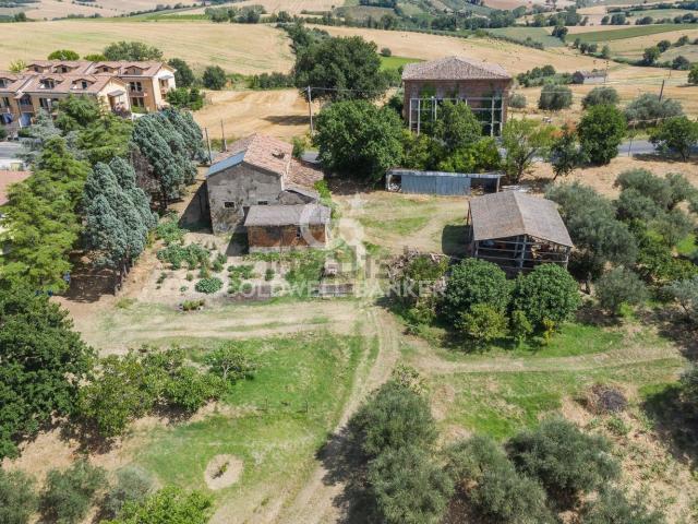 Rustico in vendita a Montescudo-Monte Colombo, Coriano