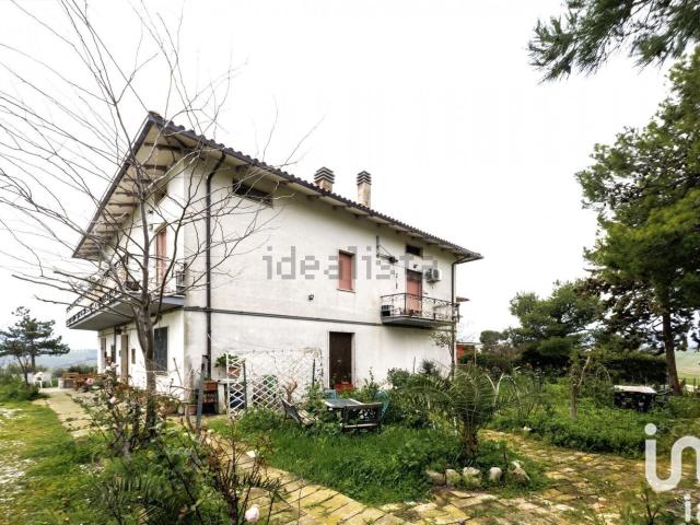 Rustico in vendita a Bellante, Abruzzo