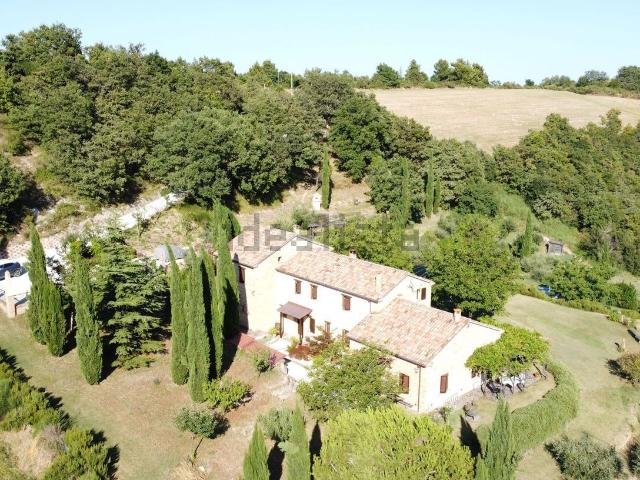 Rustico in vendita a Colli al Metauro, Marche