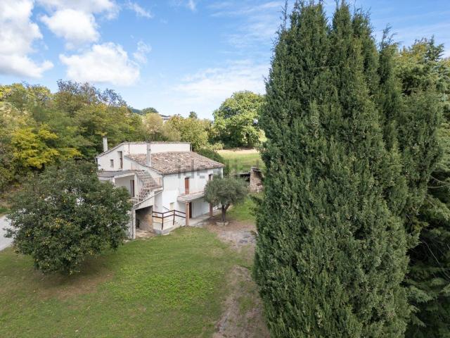 Rustico in vendita a Pitino, San Severino Marche