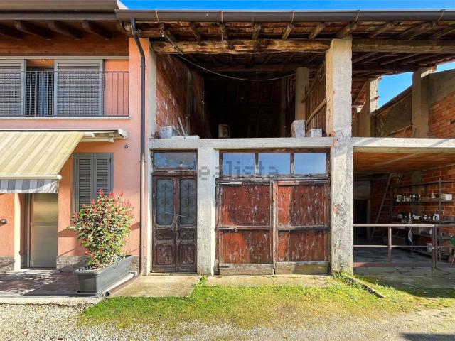 Rustico in vendita a Sesto Calende, Lombardia