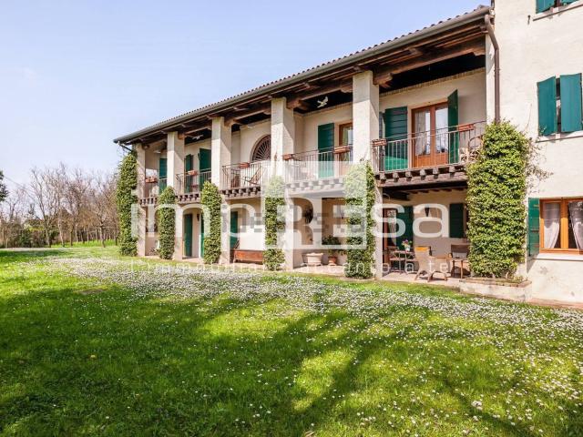 Rustico in vendita a Spresiano, Veneto