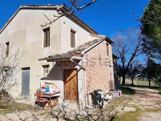Rustico in vendita a San Mauro, Marche