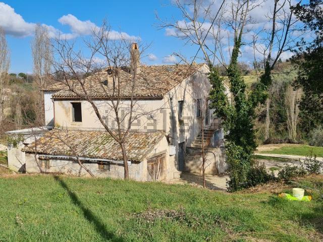 Rustico in vendita a Fonte Scodella, Marche
