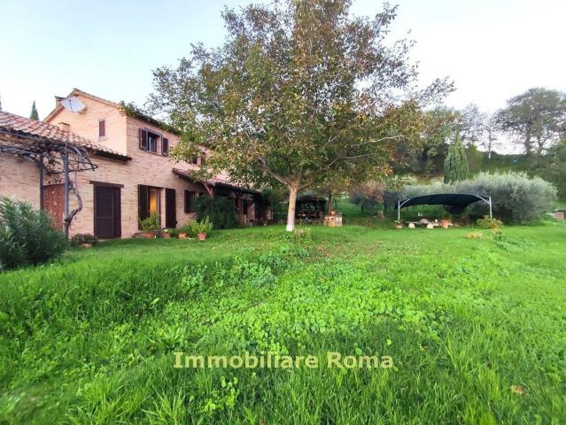 Rustico in vendita a Colli al Metauro, Marche