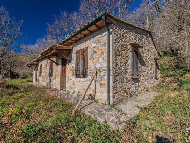 Rustico in vendita a Montieri, Toscana
