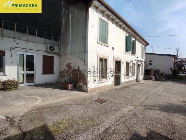 Rustico in vendita a Castel D'azzano, Veneto
