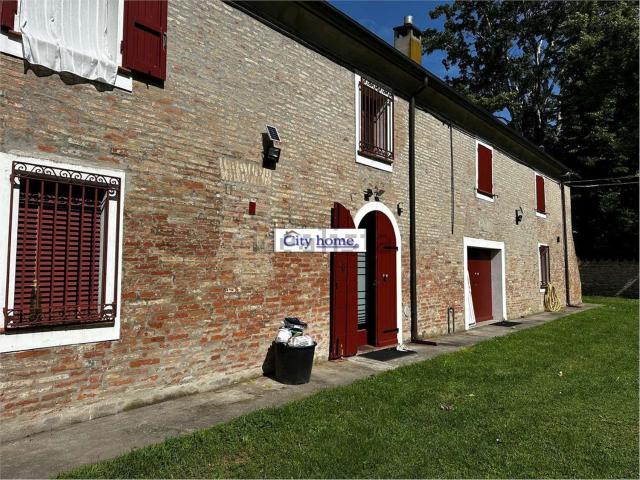 Rustico in vendita a Ferrara, Reggio Emilia