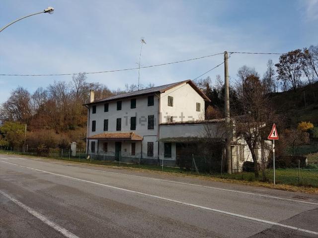 Rustico in vendita a Cornuda, Treviso