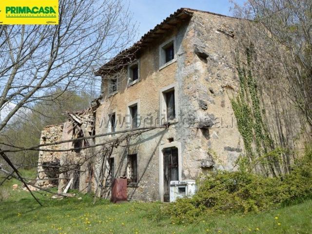 Rustico in vendita a Badia Calavena, Veneto