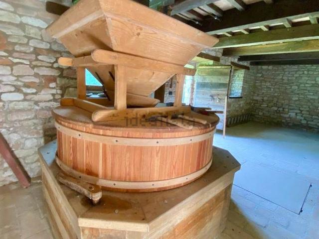 Rustico in vendita a Canavaccio, Urbino
