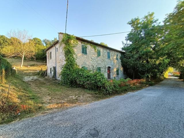 Rustico in vendita a Fermignano, Pesaro e Urbino