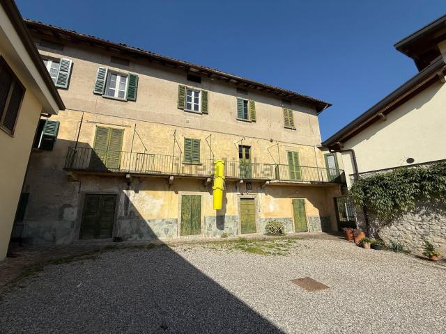 Rustico in vendita a Torricella, Erba