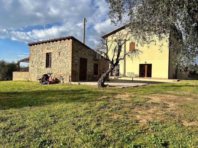 Rustico in vendita a Follonica, Toscana