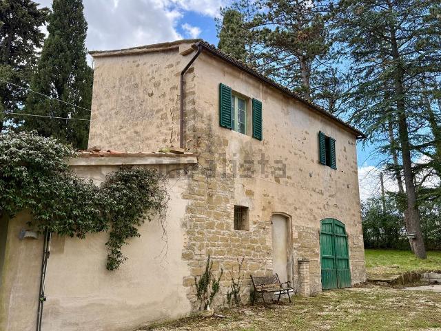 Rustico in vendita a Serrapetrona, Macerata