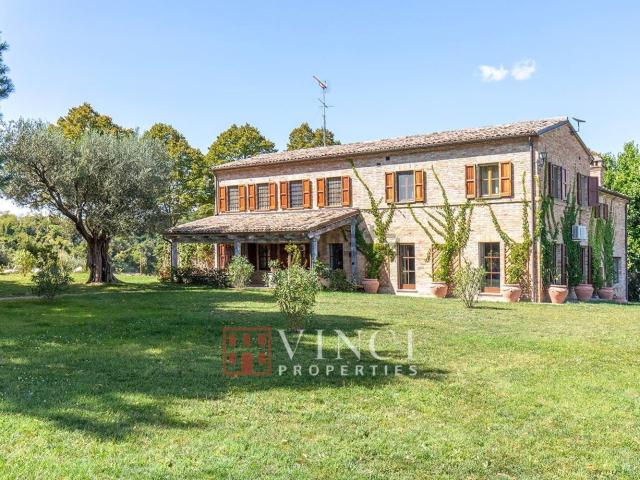 Rustico in vendita a Terre Roveresche, Marche