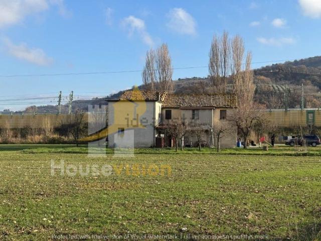 Rustico in vendita a Macine, Marche