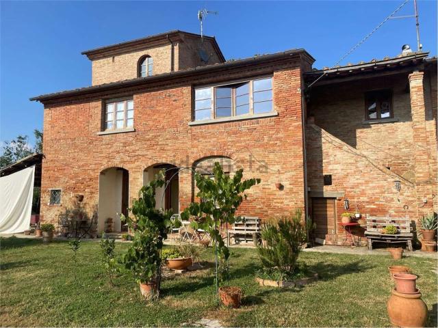 Rustico in vendita a Foiano Della Chiana, Toscana