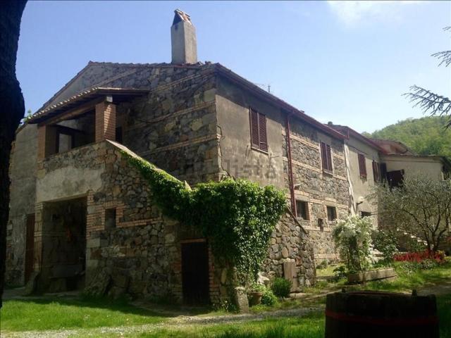Rustico in vendita a Radicofani, Siena