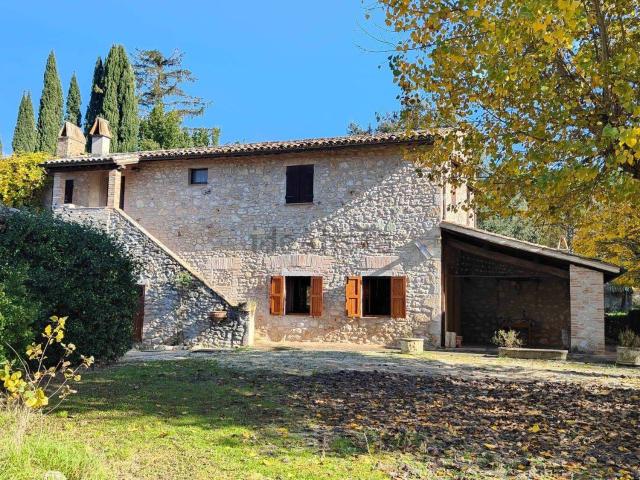 Rustico in vendita a Colpetrazzo, Umbria